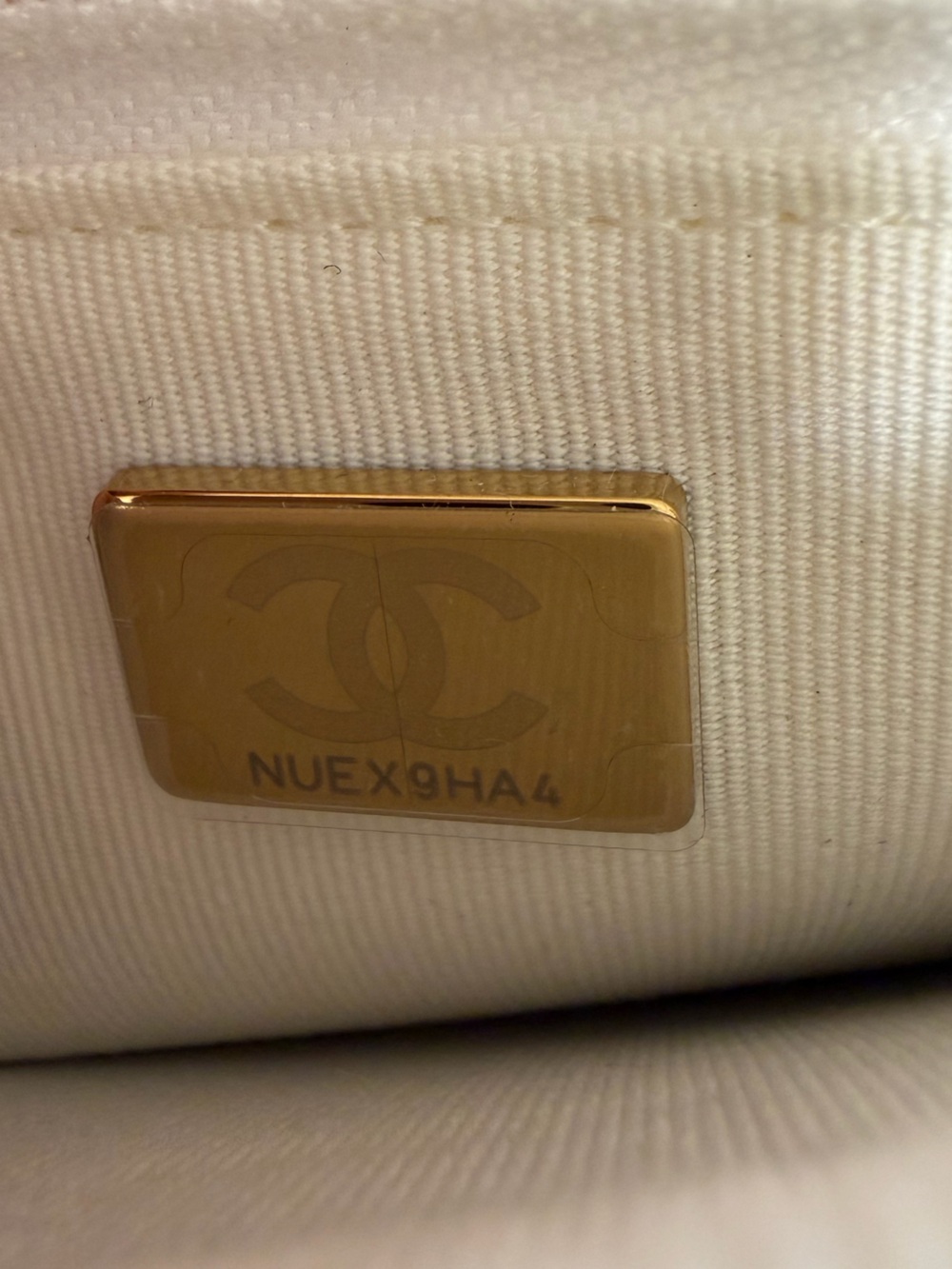 Chanel White Wallet on chain - Authentic - Picture 15 of 16
